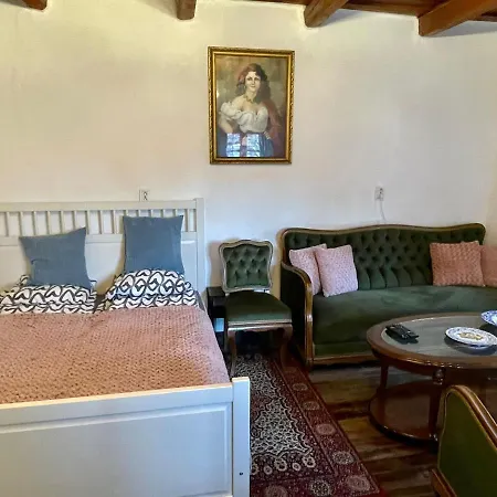 Roza Vendeghaz Apartment *